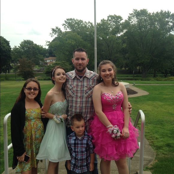 Homecoming dress only worn once - Picture 1 of 2